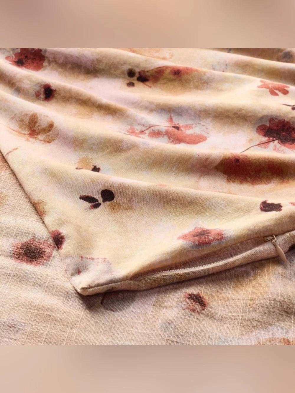 NWOT-King Heavyweight Linen Blend Duvet Cover and Sham Set Pressed Floral Print